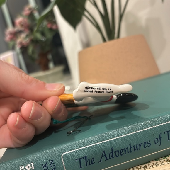 Vintage flat Snoopy ornament - Picture 4 of 4